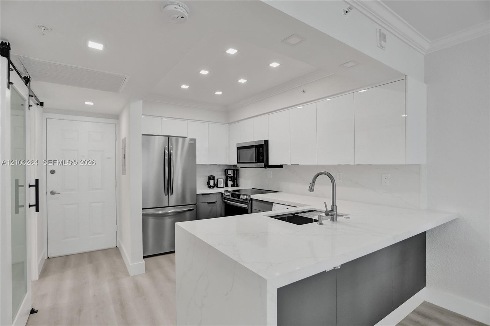 2501 S Ocean Drive 704 (available Jan 11) Property Photo 8