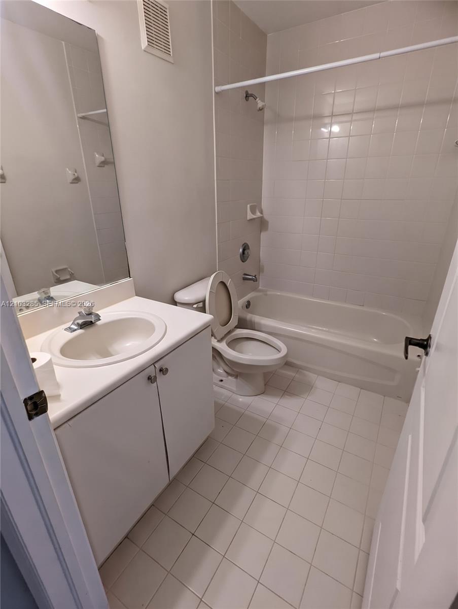 17650 Nw 73rd Avenue 208-18 Property Photo 12