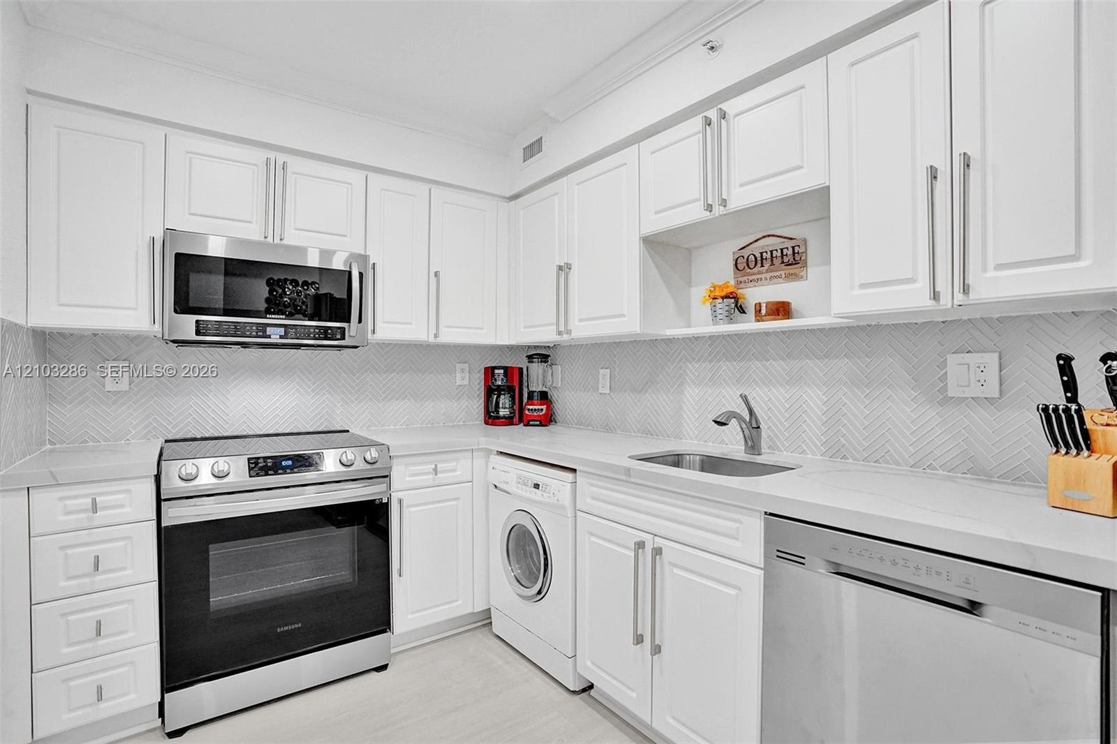 2501 S Ocean Drive 1615 (available Jan 9) Property Photo 8