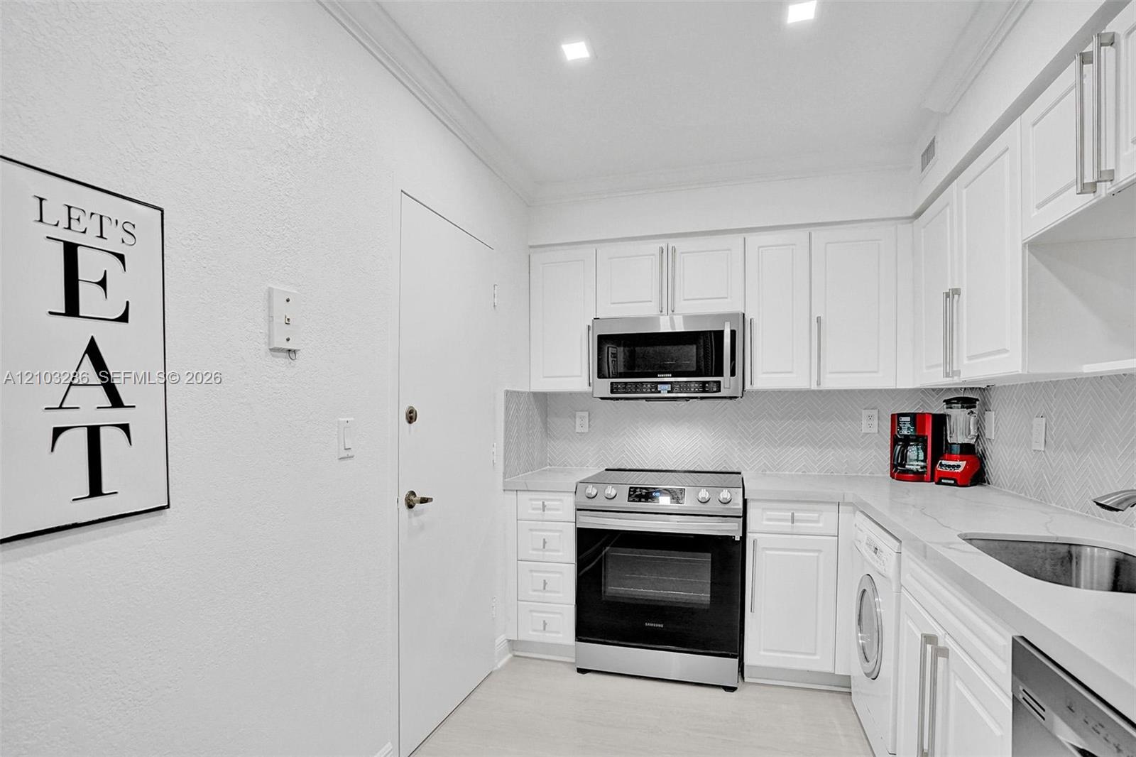 2501 S Ocean Drive 1615 (available Jan 9) Property Photo 9