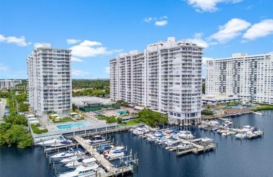 18081 Biscayne Boulevard 702 Property Photo 1