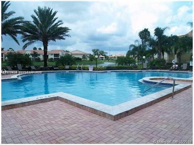 1281 SW 46th Avenue 2501 Property Photo 1