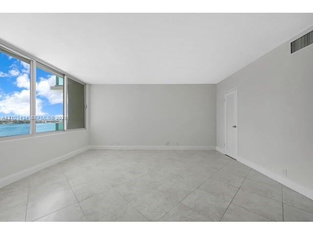 1000 West Avenue 1121 Property Photo 8