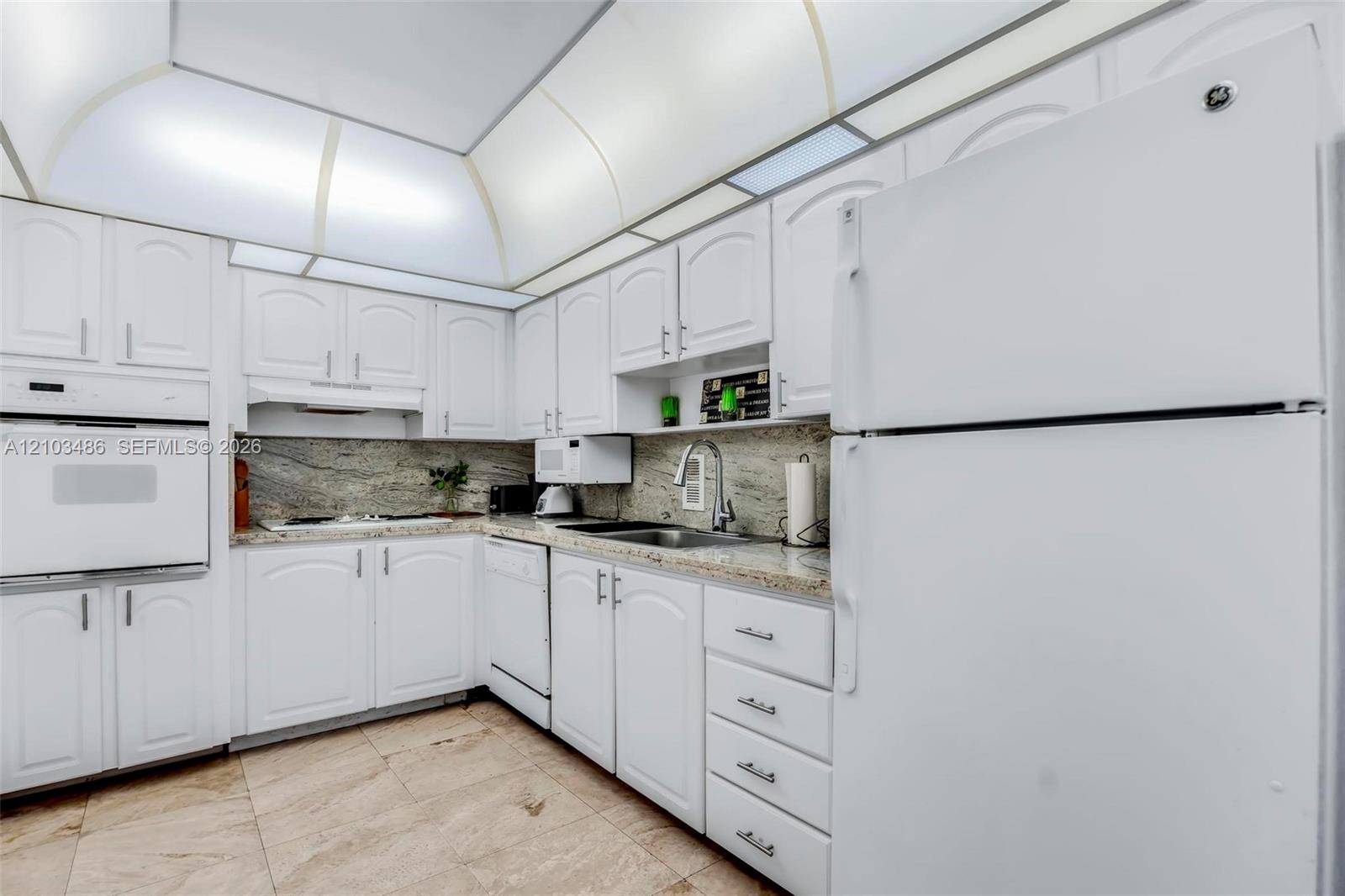 3801 S Ocean Drive 8j Property Photo 12