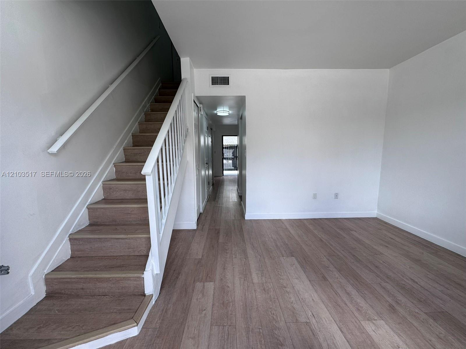 324 W 74th Place #6 Property Photo 2