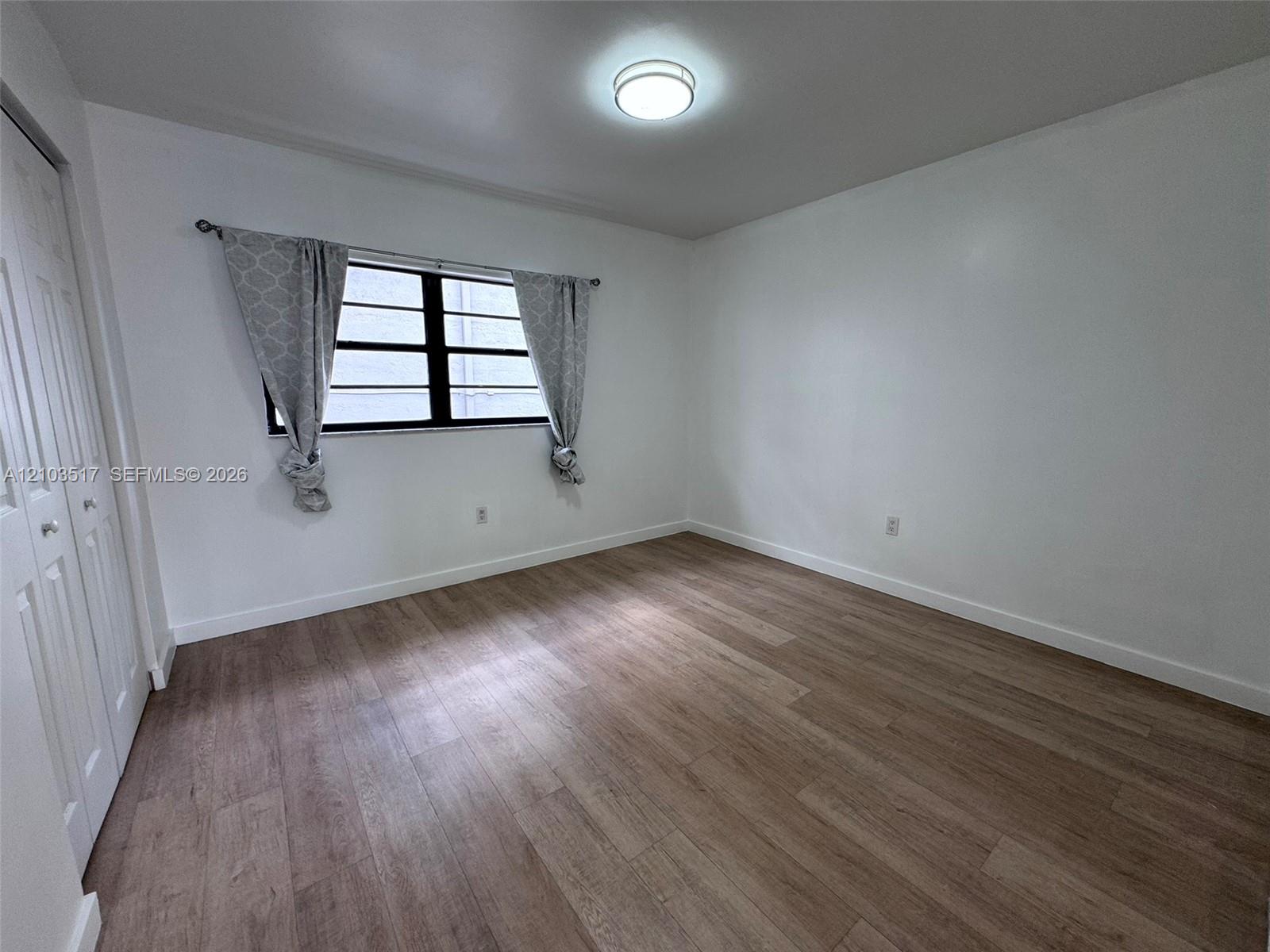 324 W 74th Place #6 Property Photo 5