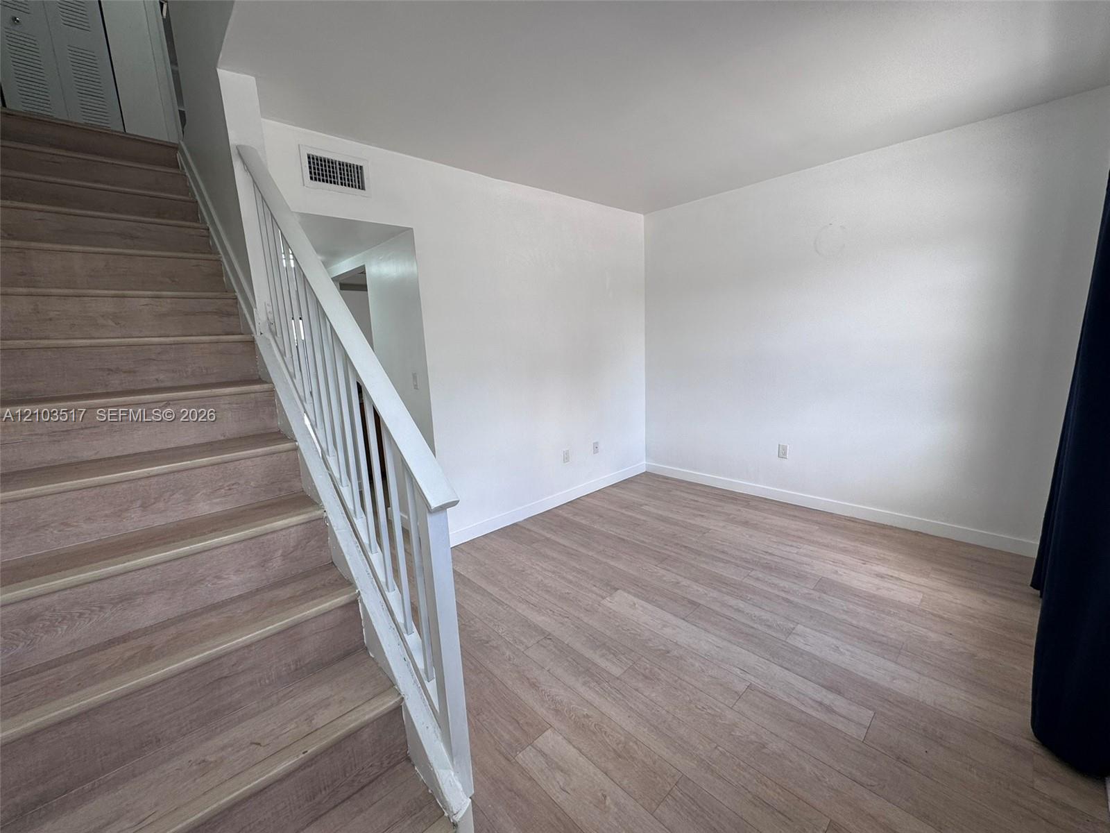 324 W 74th Place #6 Property Photo 7