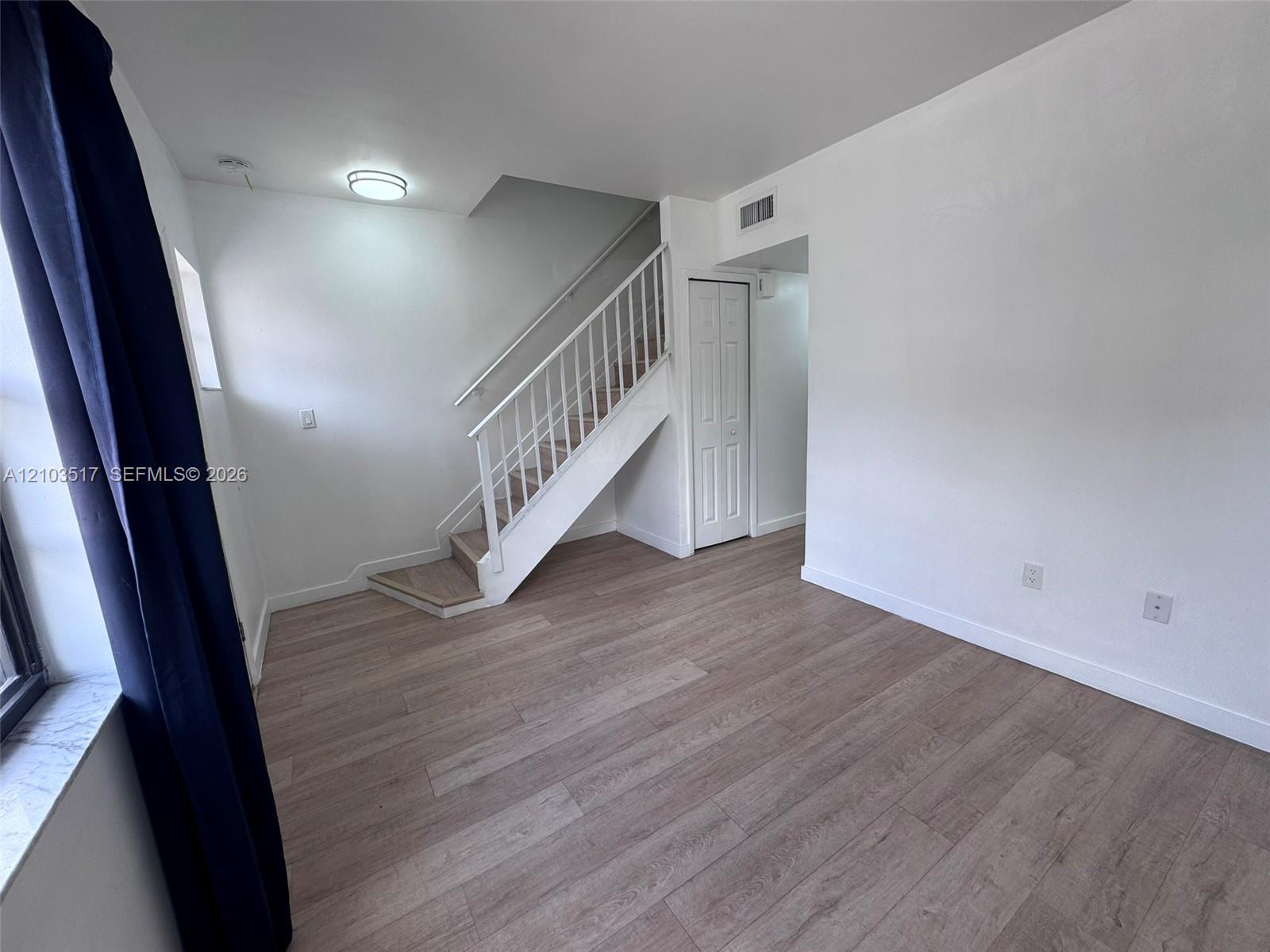 324 W 74th Place #6 Property Photo 8