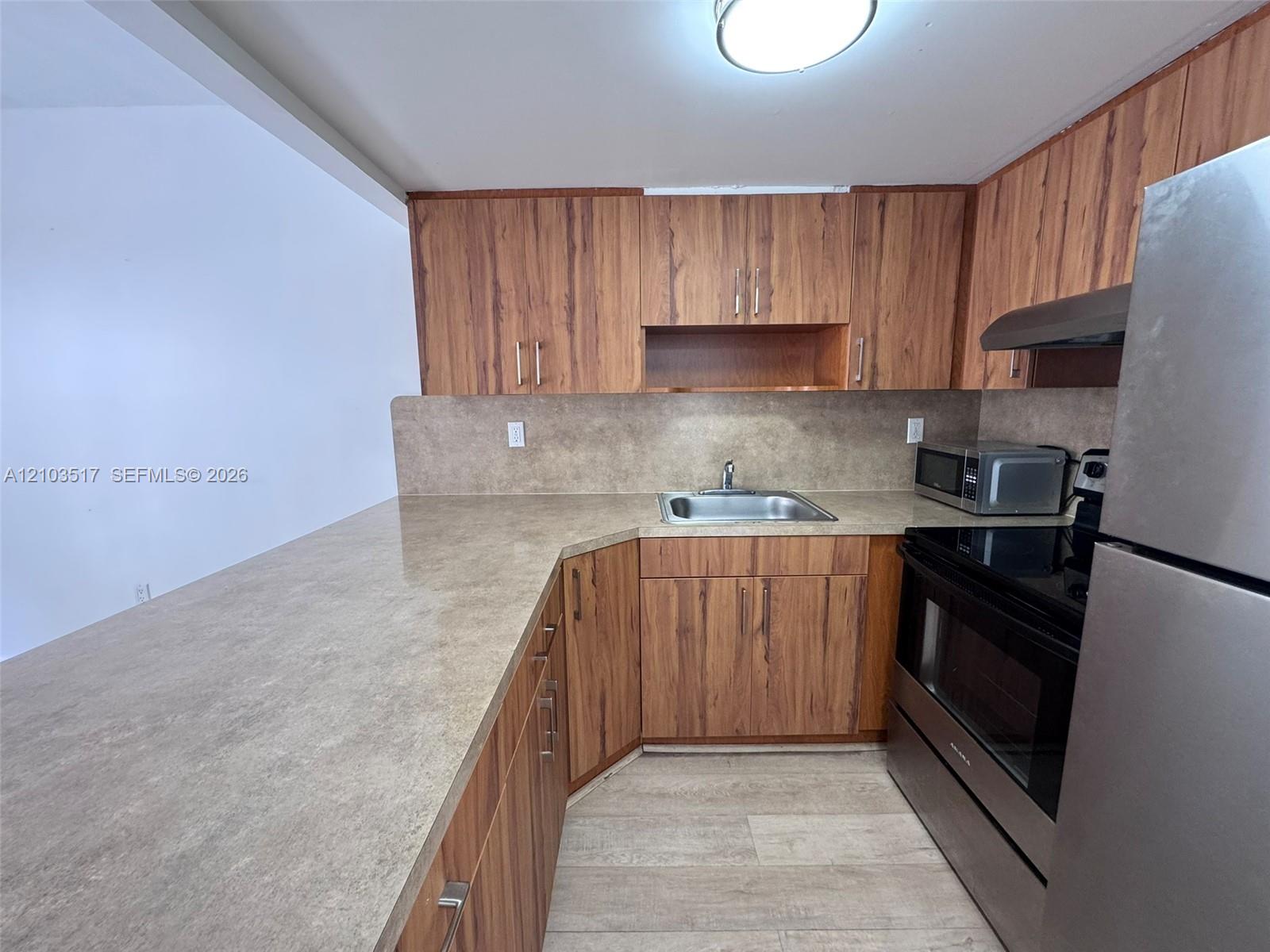 324 W 74th Place #6 Property Photo 10
