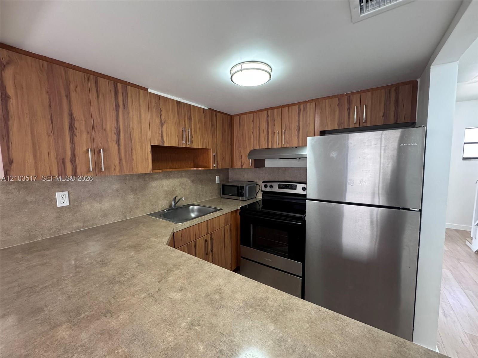 324 W 74th Place #6 Property Photo 11