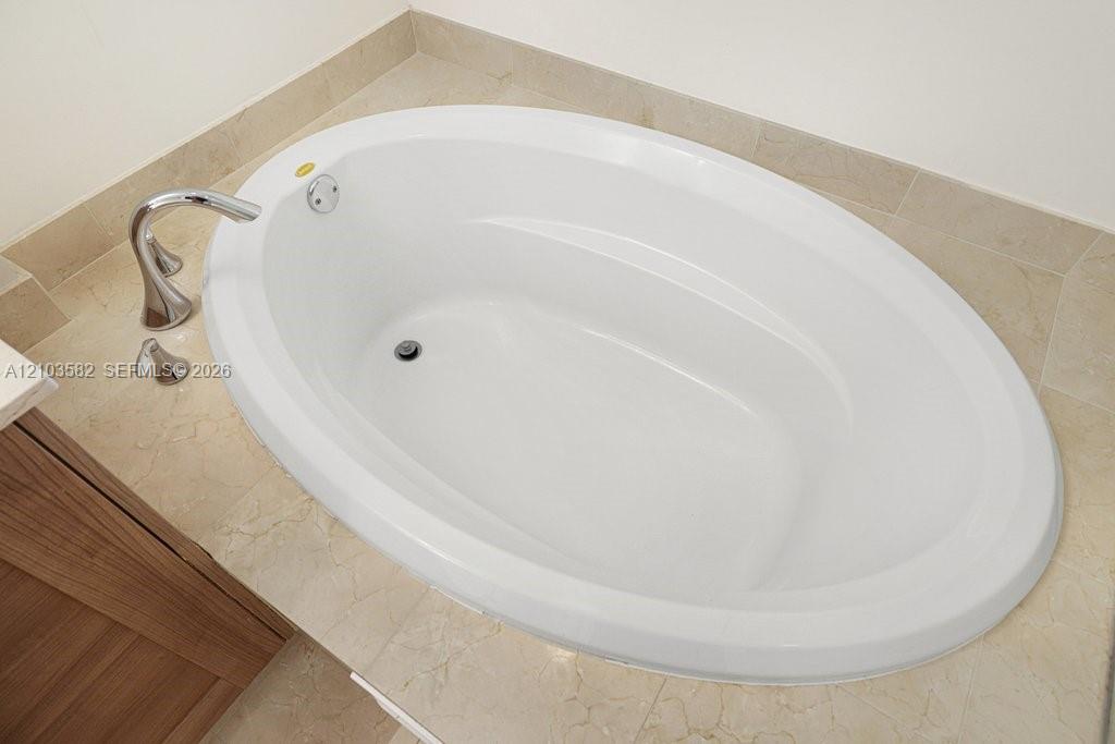 A12103582 Property Photo 32