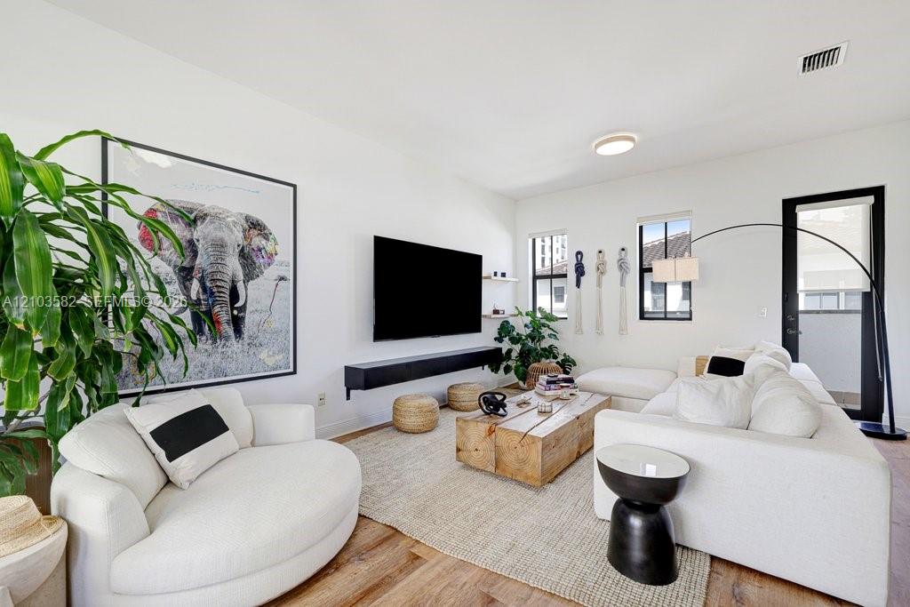 A12103582 Property Photo 36