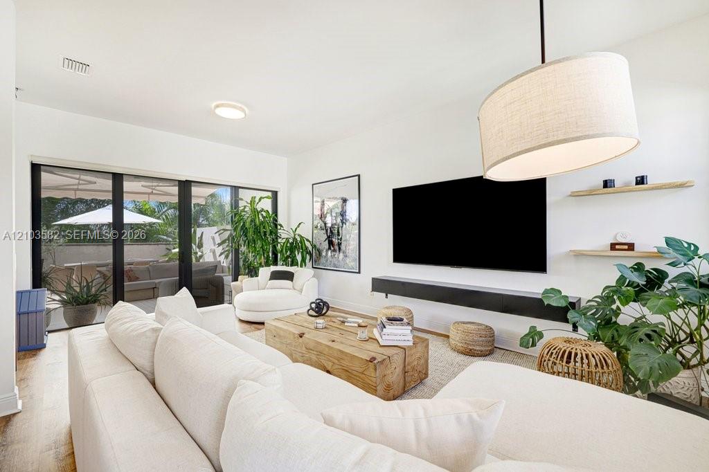 A12103582 Property Photo 37