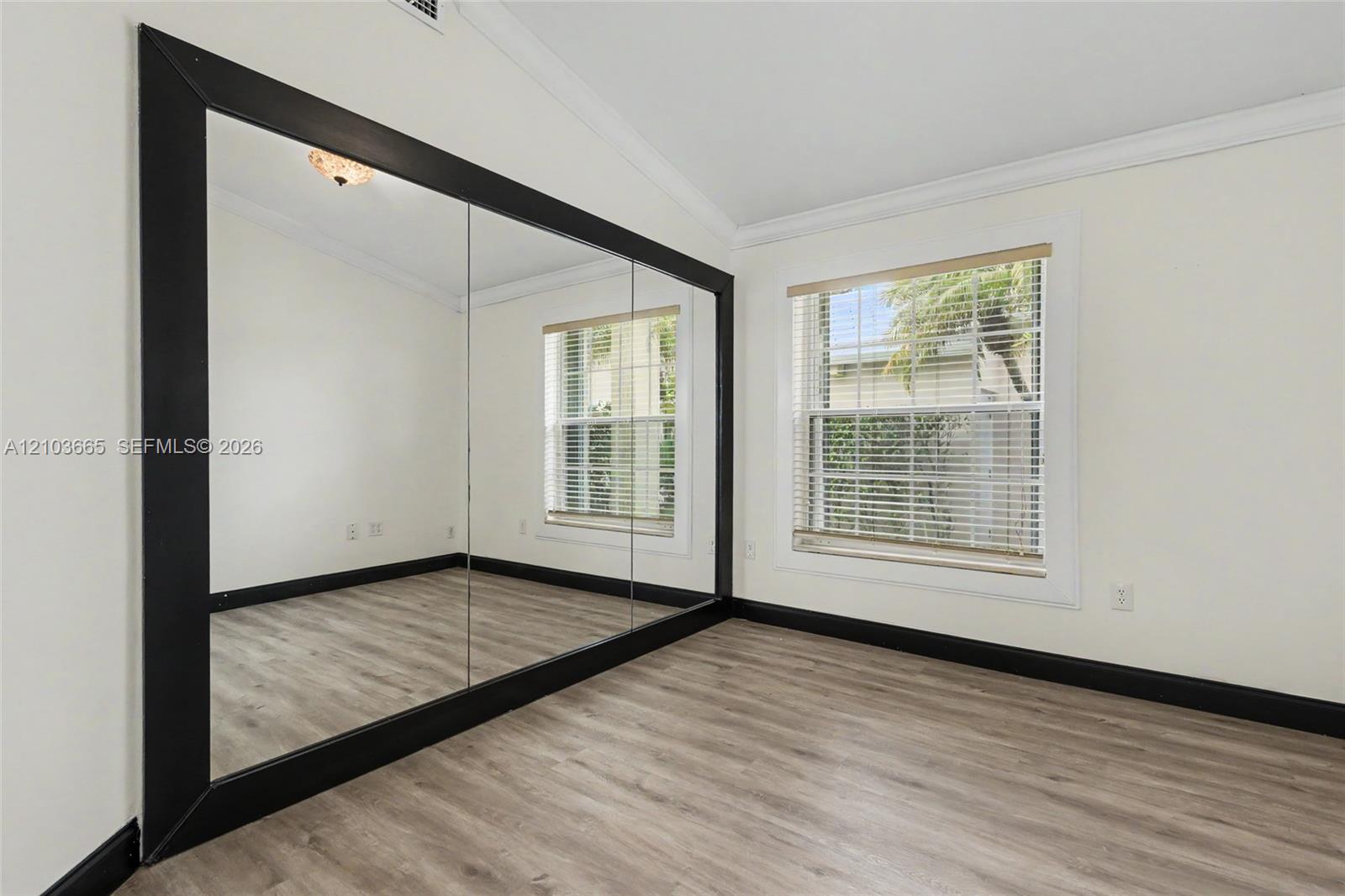 15251 Wilshire Way Property Photo 15