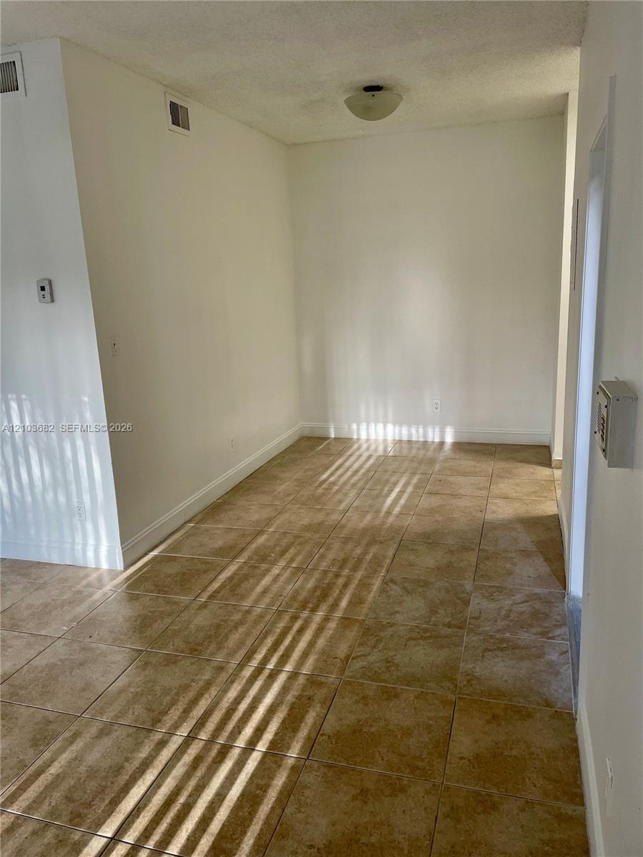 A12103682 Property Photo 3