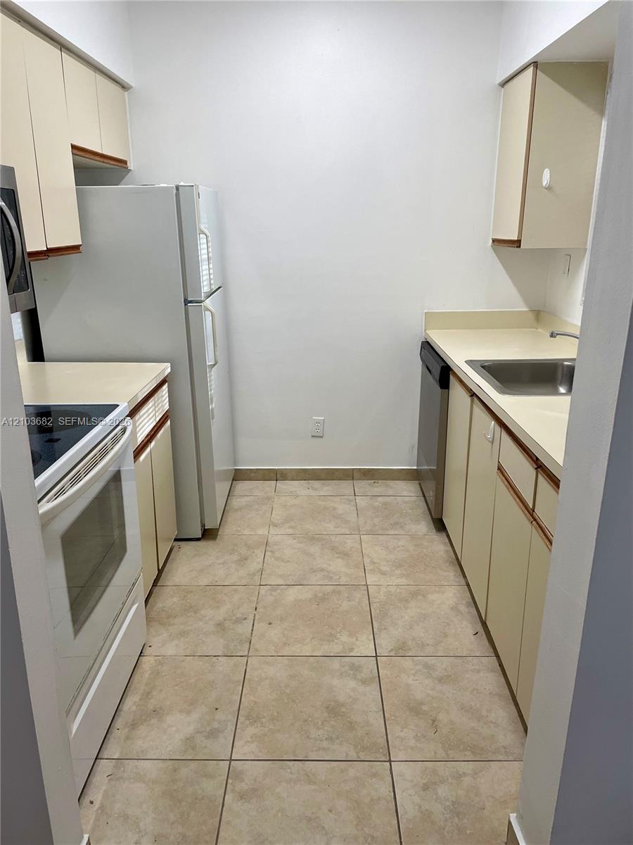 A12103682 Property Photo 4
