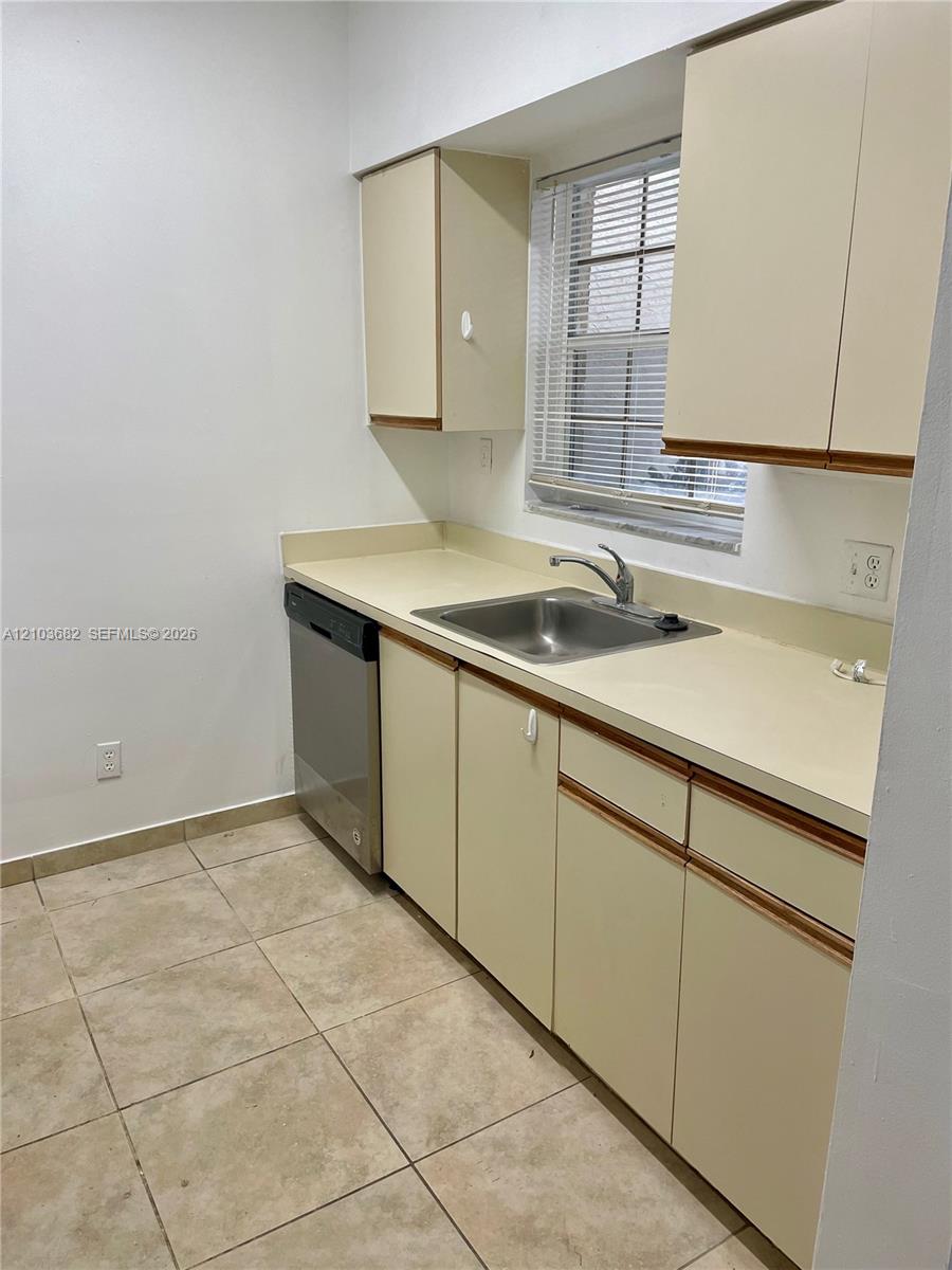 A12103682 Property Photo 6
