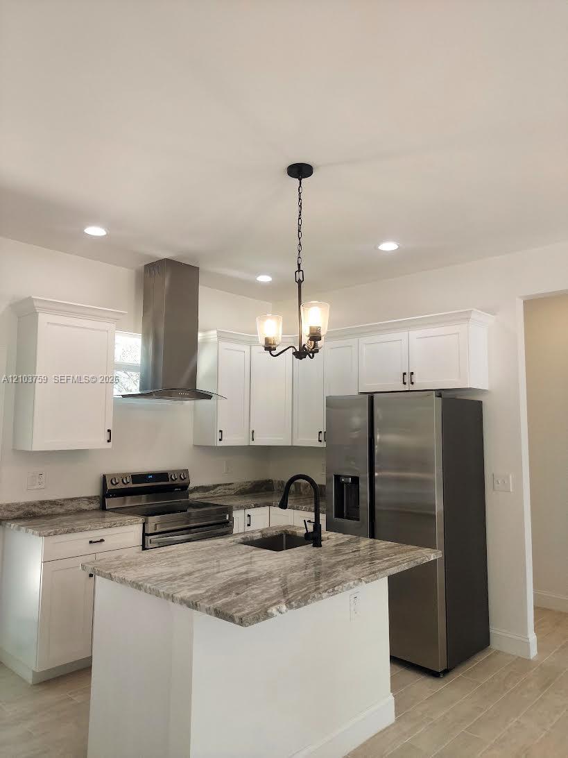 2908 W 52 Street W Property Photo 1