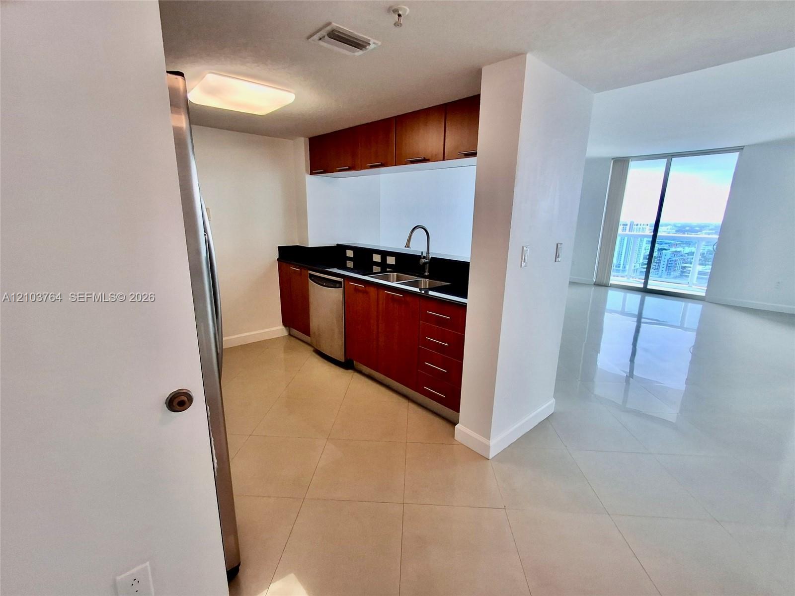 1800 N Bayshore Drive 3908 Property Photo 5