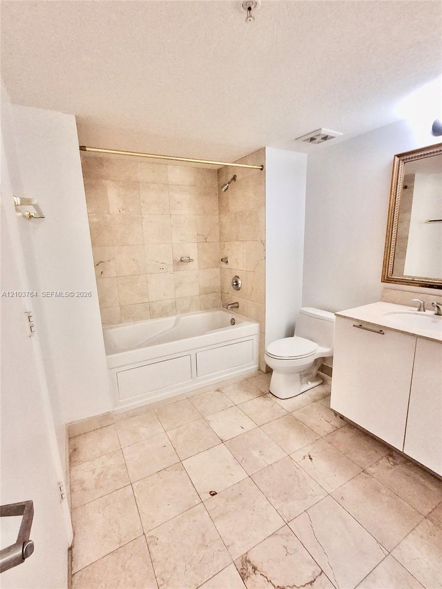 1800 N Bayshore Drive 3908 Property Photo 10