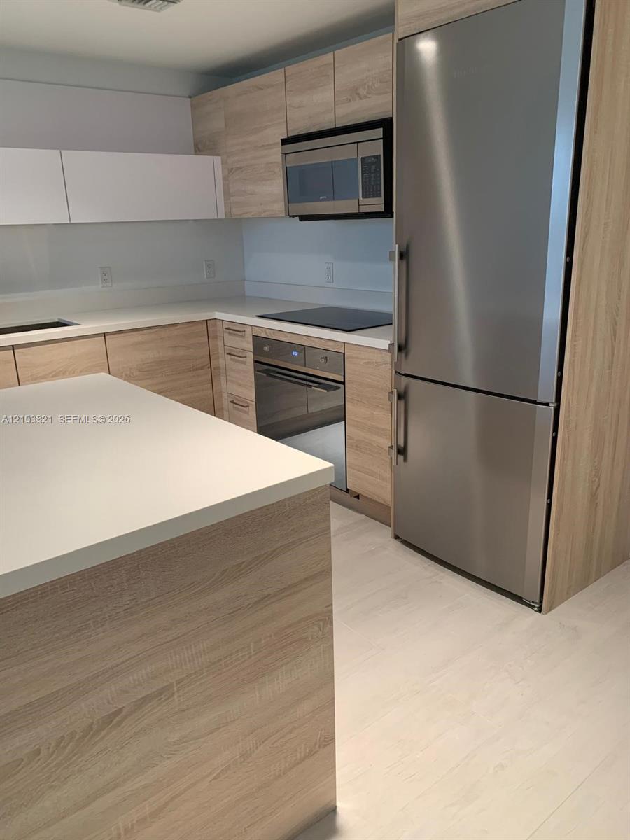 16385 Biscayne Boulevard 2302 Property Photo 3