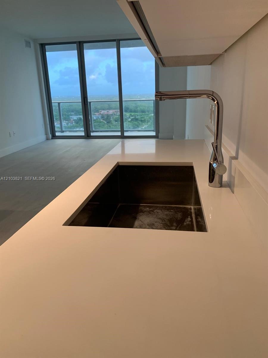 16385 Biscayne Boulevard 2302 Property Photo 4