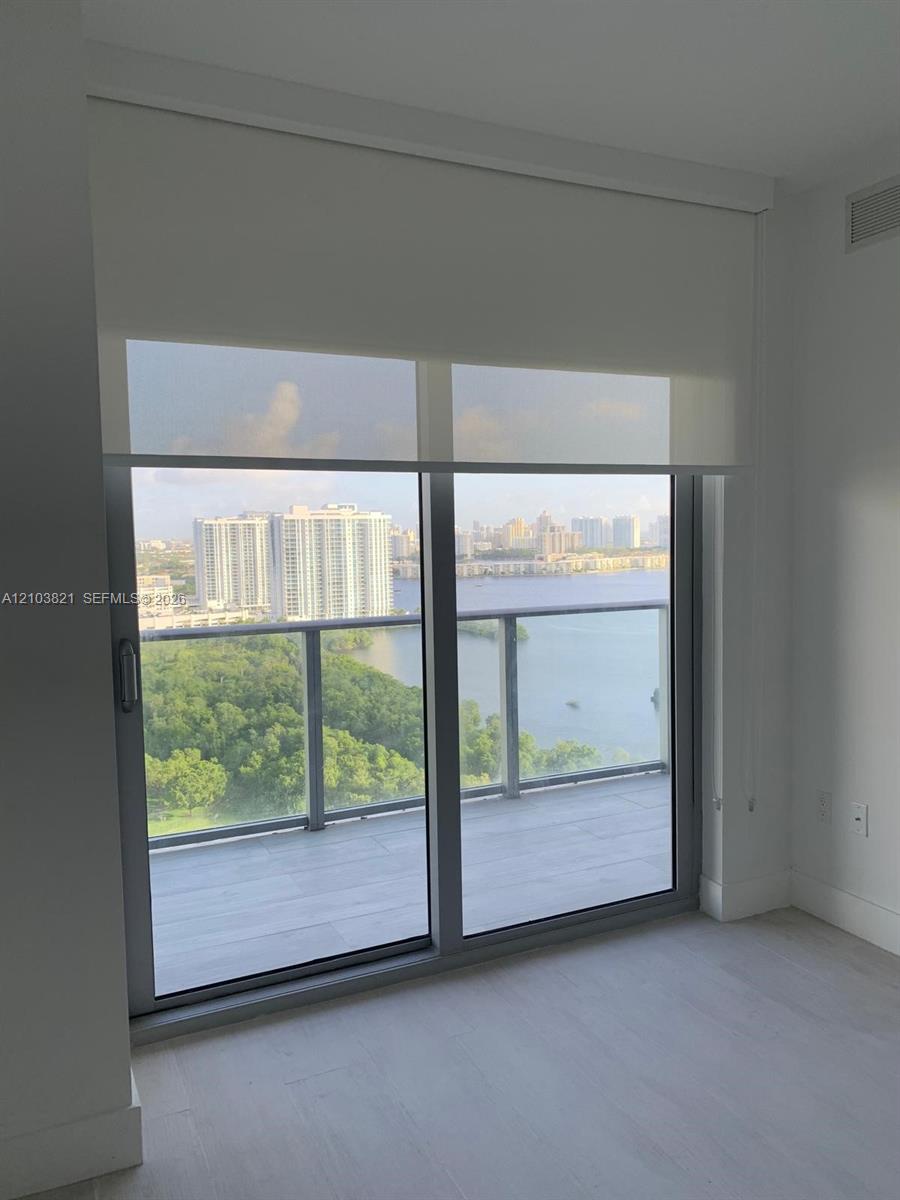 16385 Biscayne Boulevard 2302 Property Photo 12