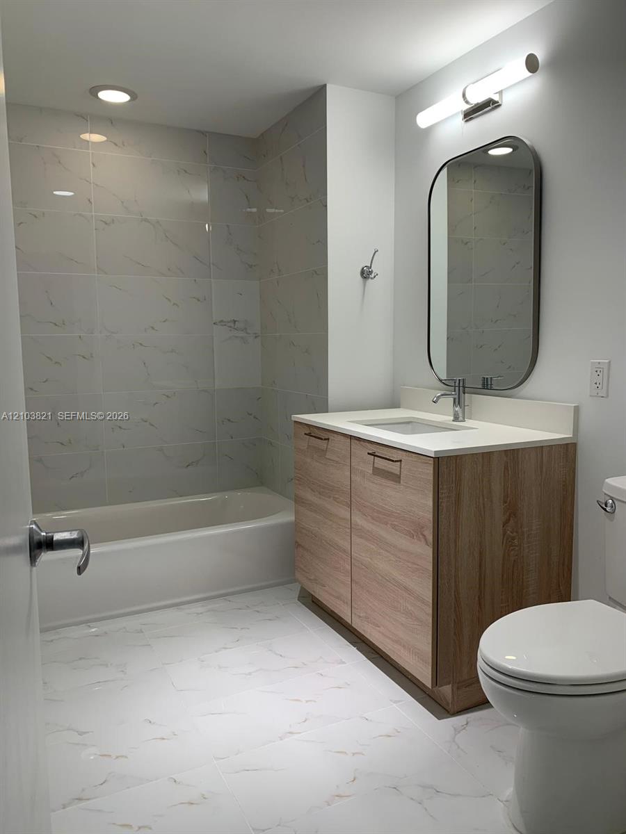 16385 Biscayne Boulevard 2302 Property Photo 14