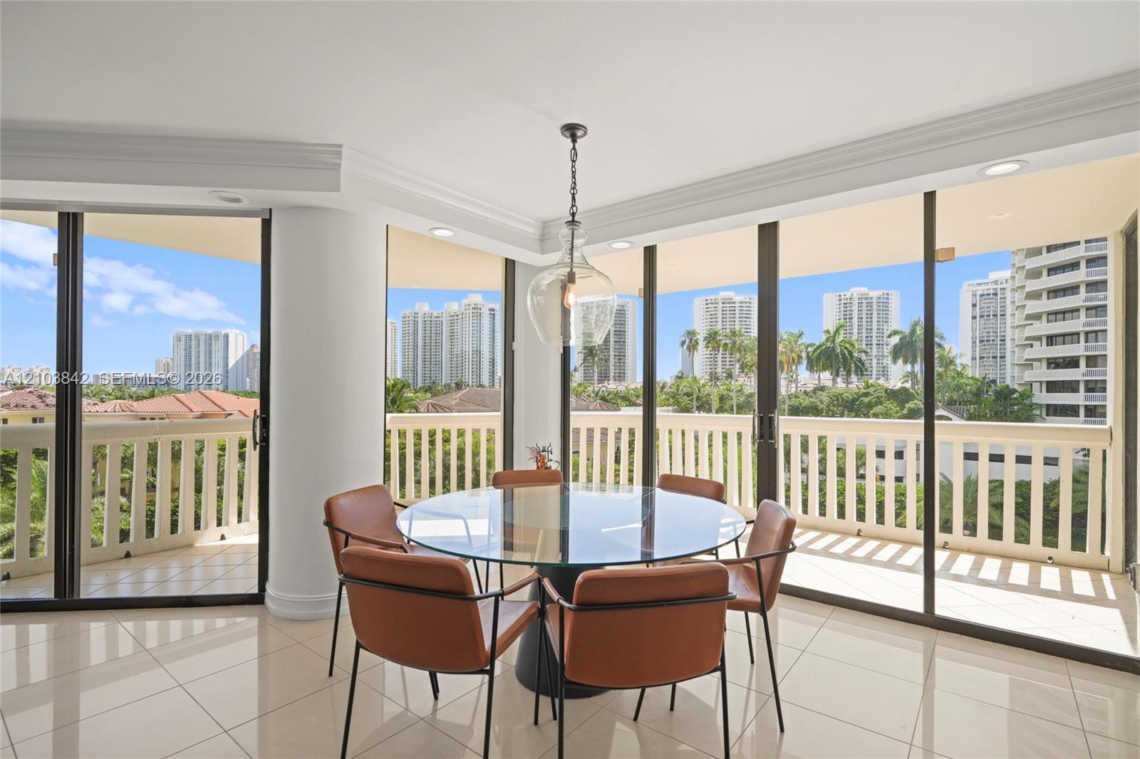 1000 W Island Boulevard 504 Property Photo 1
