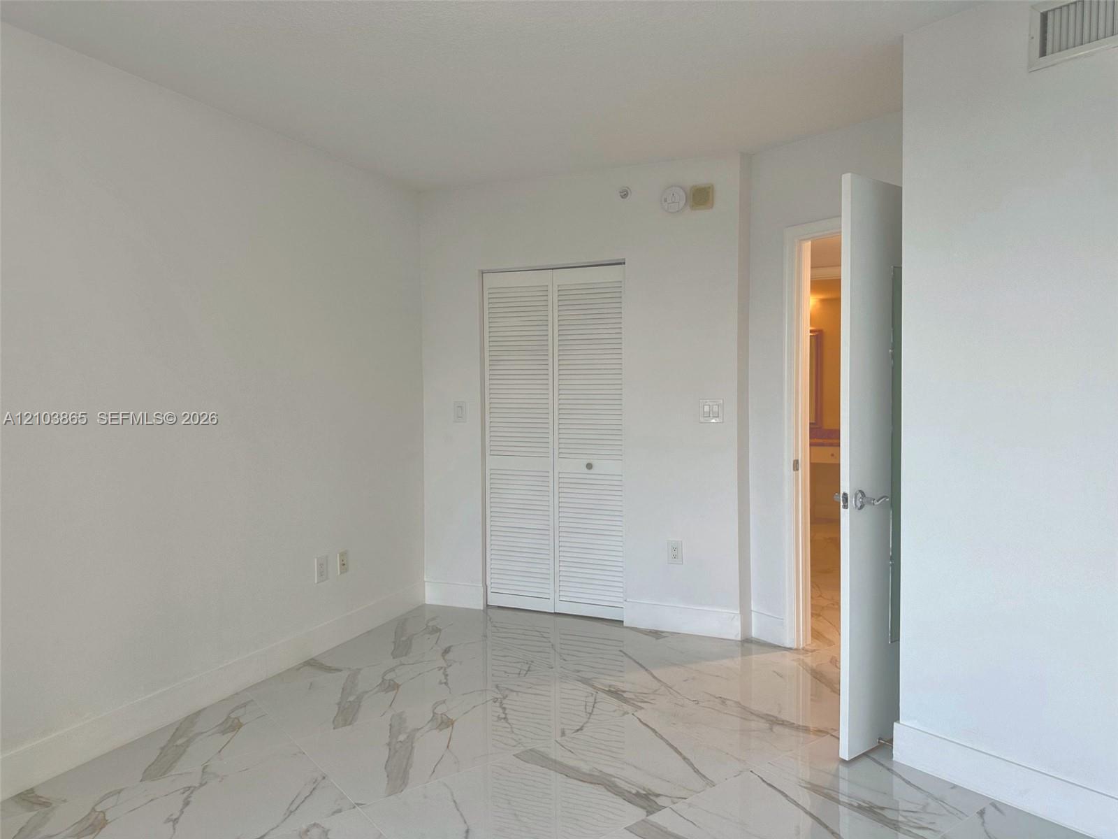 19501 W Country Club Drive 406 Property Photo 10