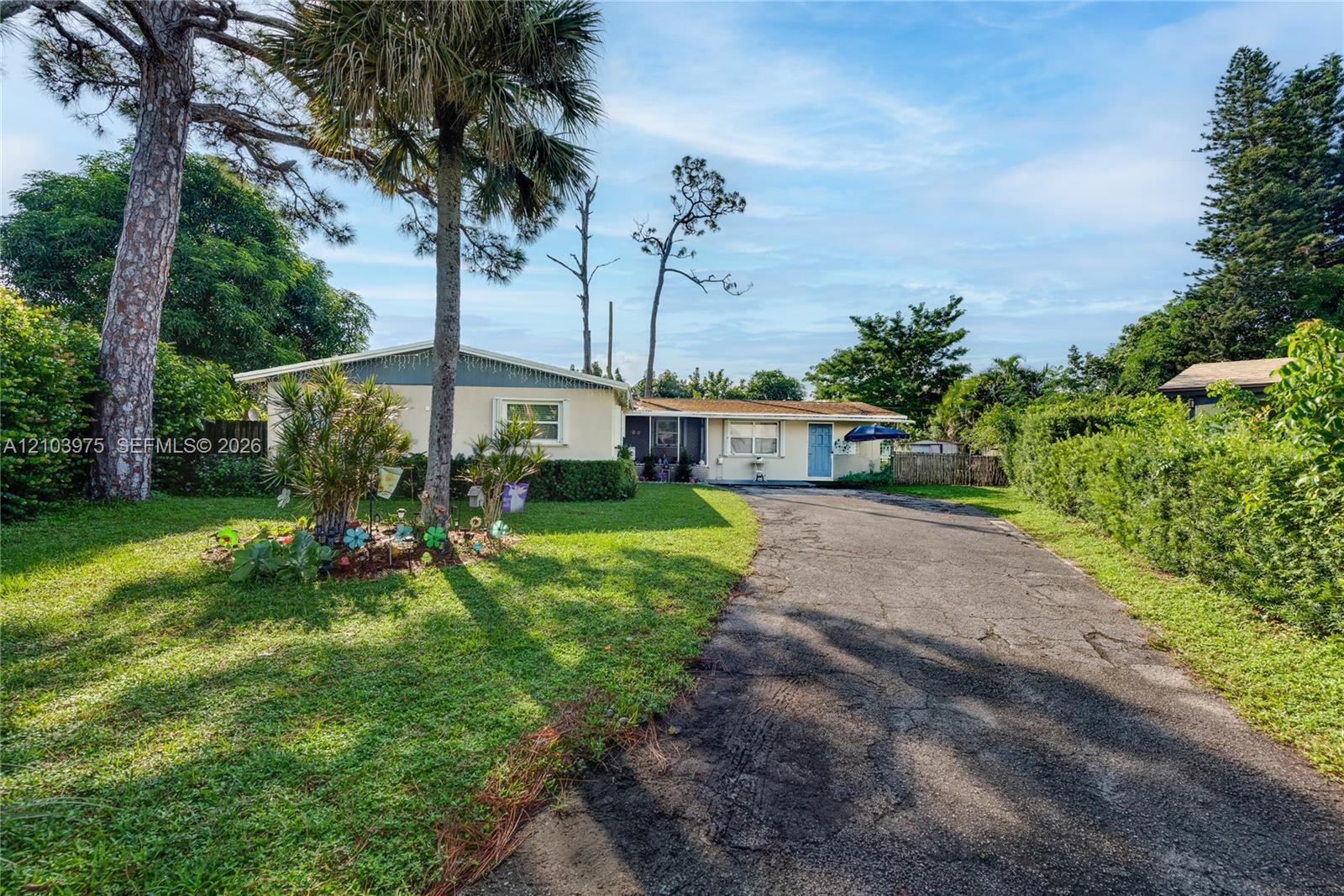 851 Caroline Circle