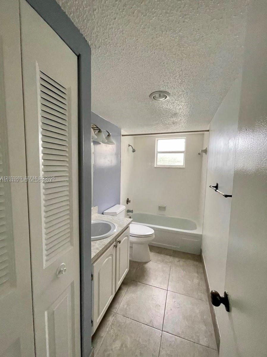 410 Nw 68th Avenue 411 Property Photo 8