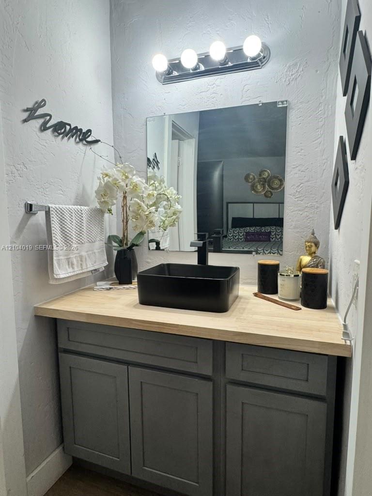 1860 Venice Park Drive 224 Property Photo 2