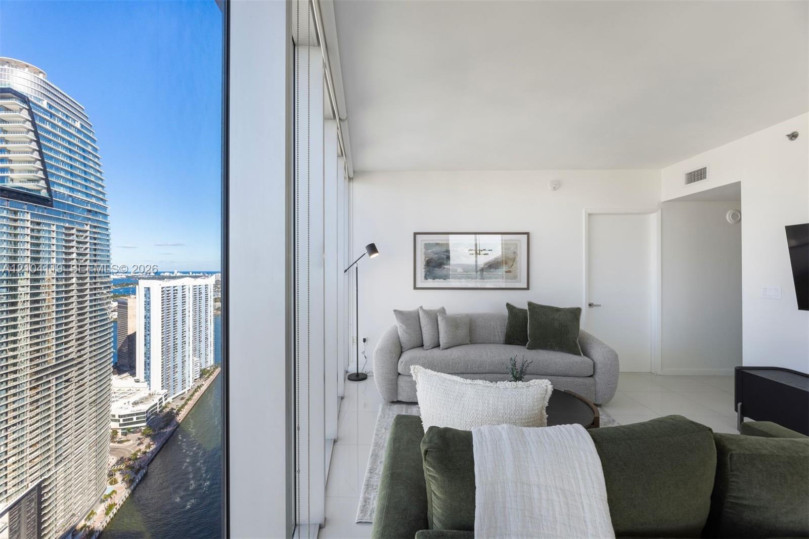 485 Brickell Avenue 4804 Property Photo 1