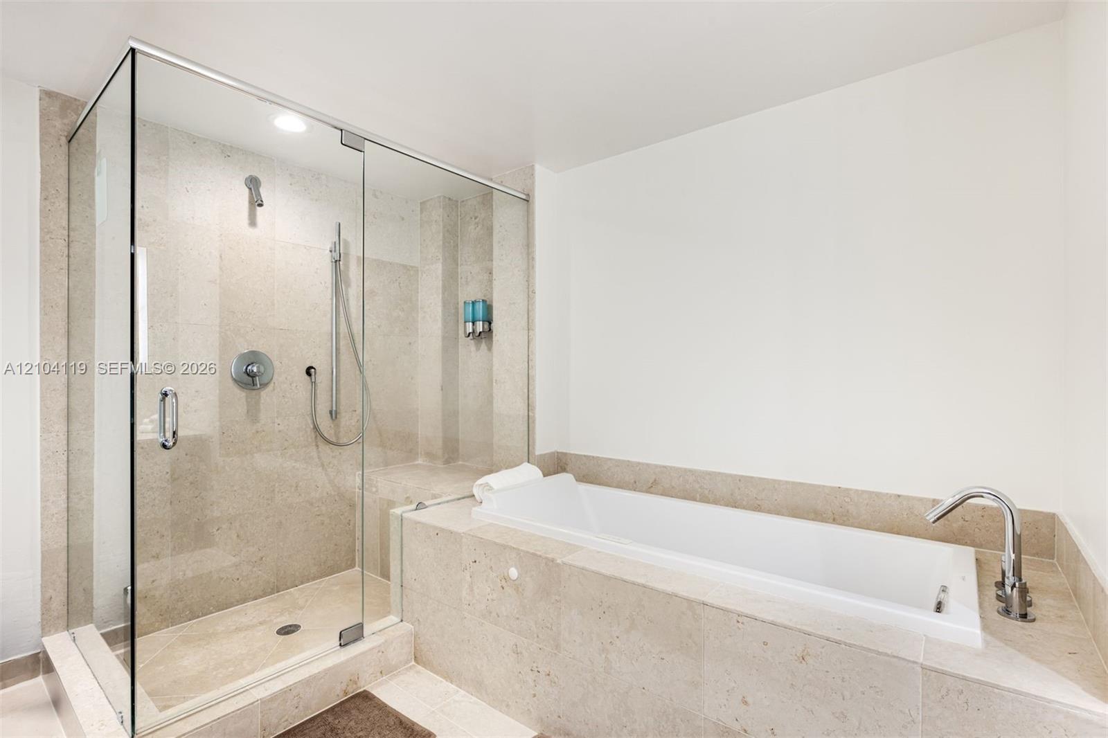 485 Brickell Avenue 4804 Property Photo 26