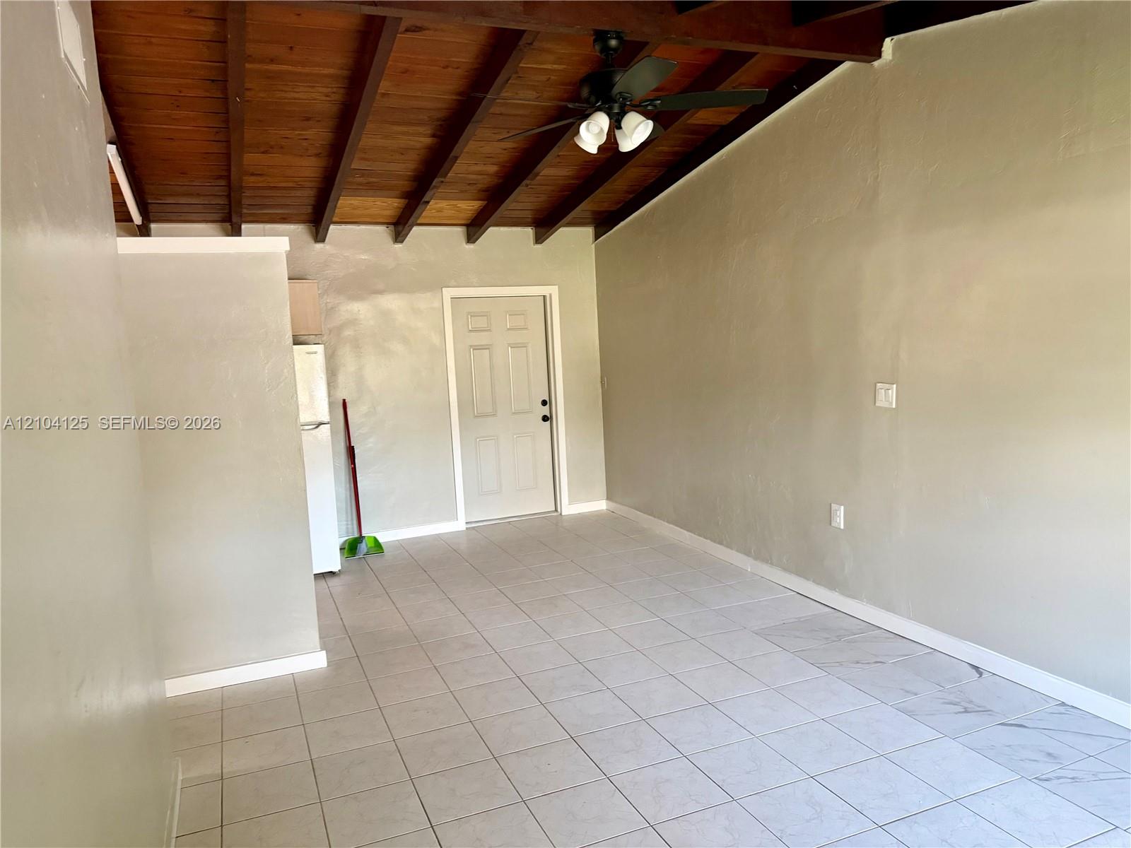 525 Sw 22nd Terrace Property Photo 3