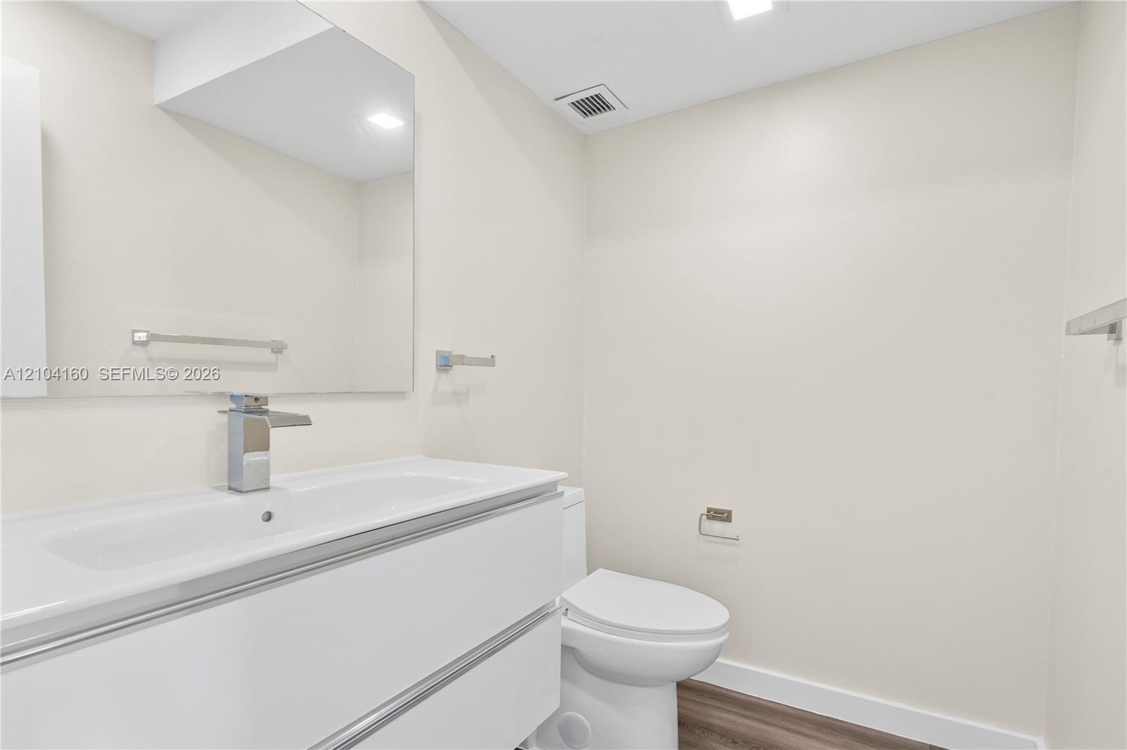 16710 Ne 9th Avenue 608 Property Photo 9
