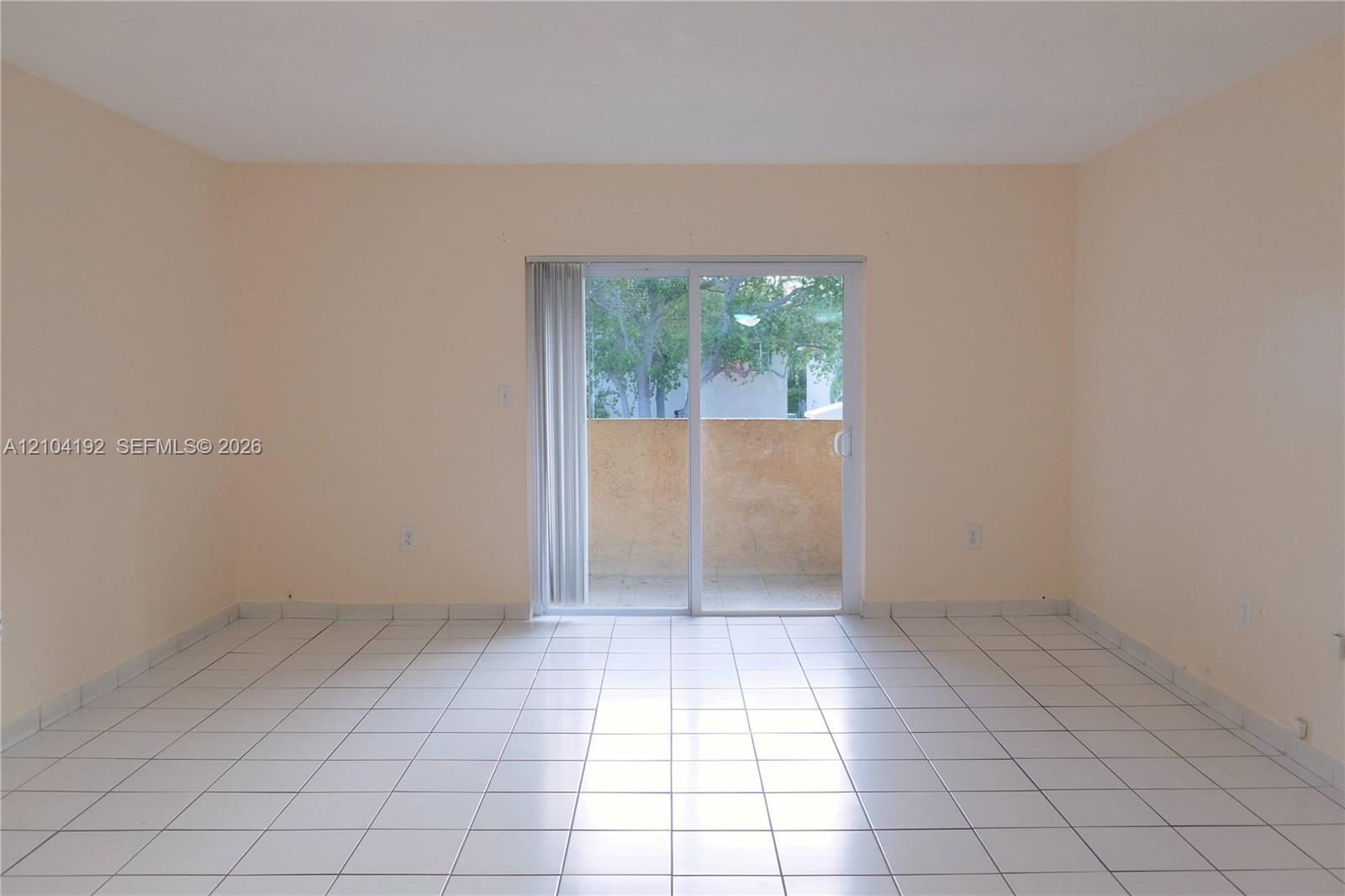 9962 N Kendall Drive 722 Property Photo 2