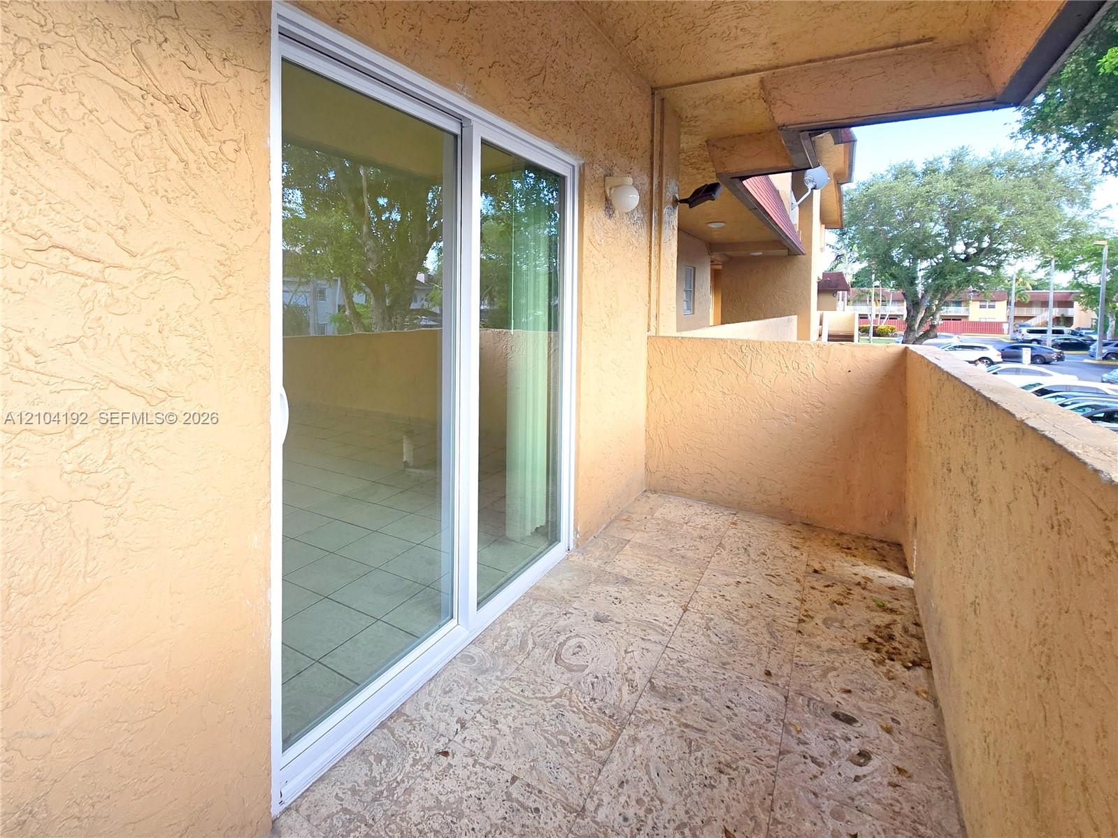 9962 N Kendall Drive 722 Property Photo 3
