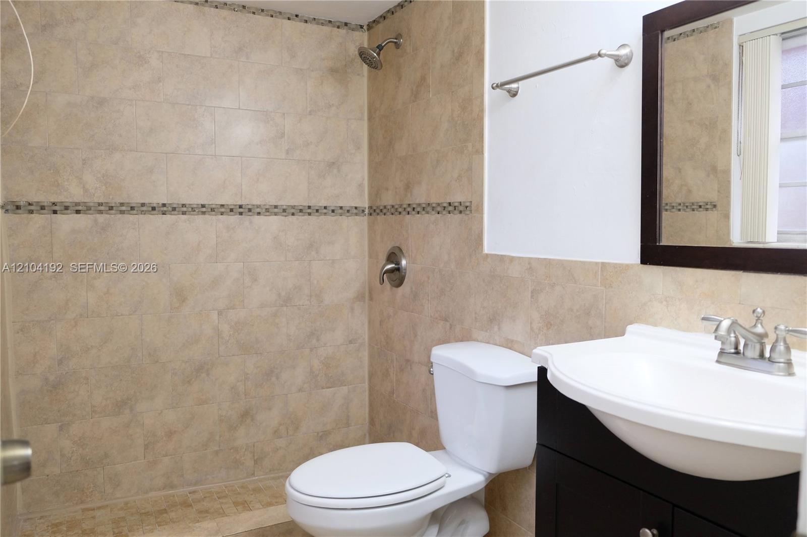 9962 N Kendall Drive 722 Property Photo 6