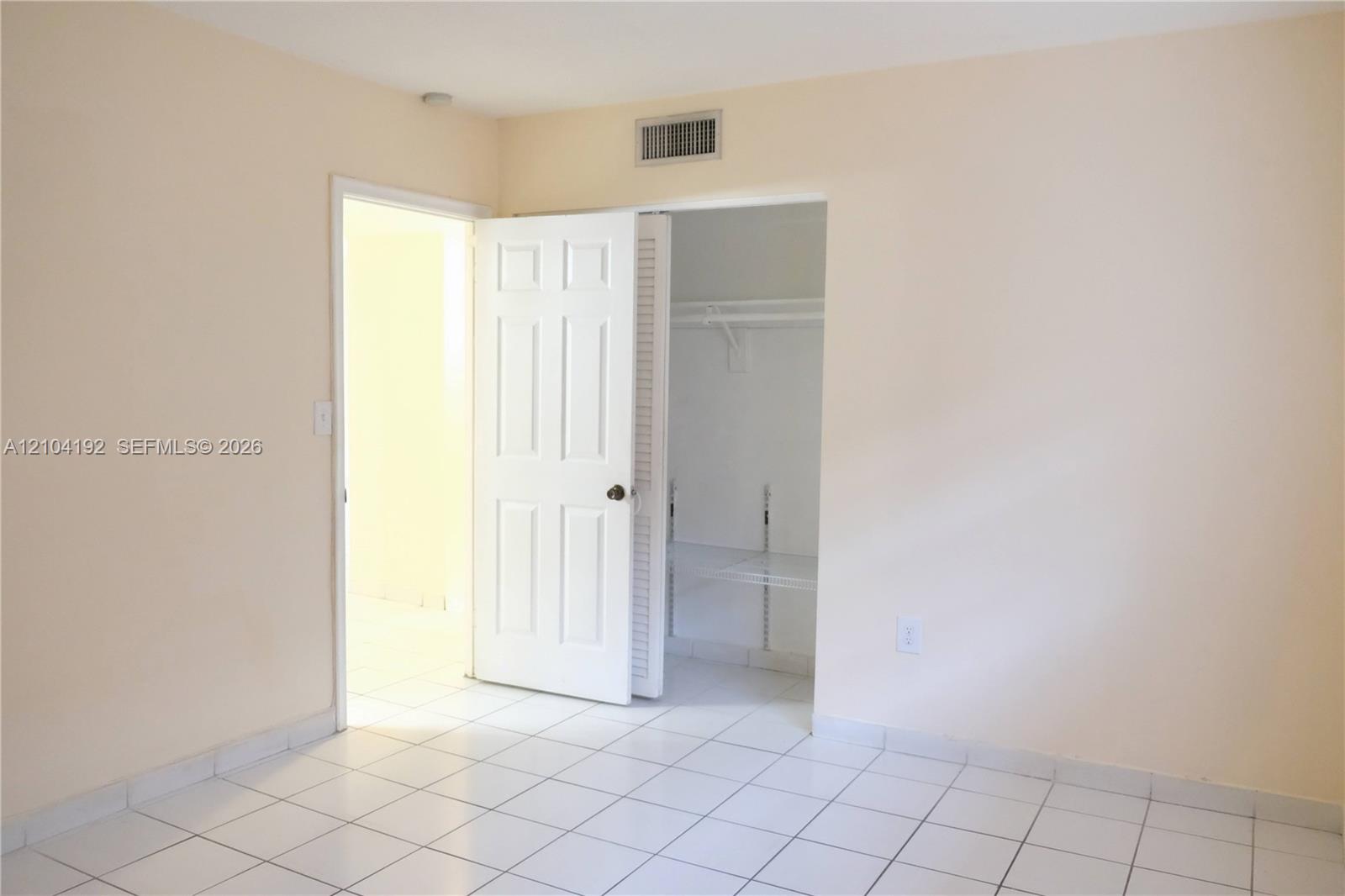 9962 N Kendall Drive 722 Property Photo 9