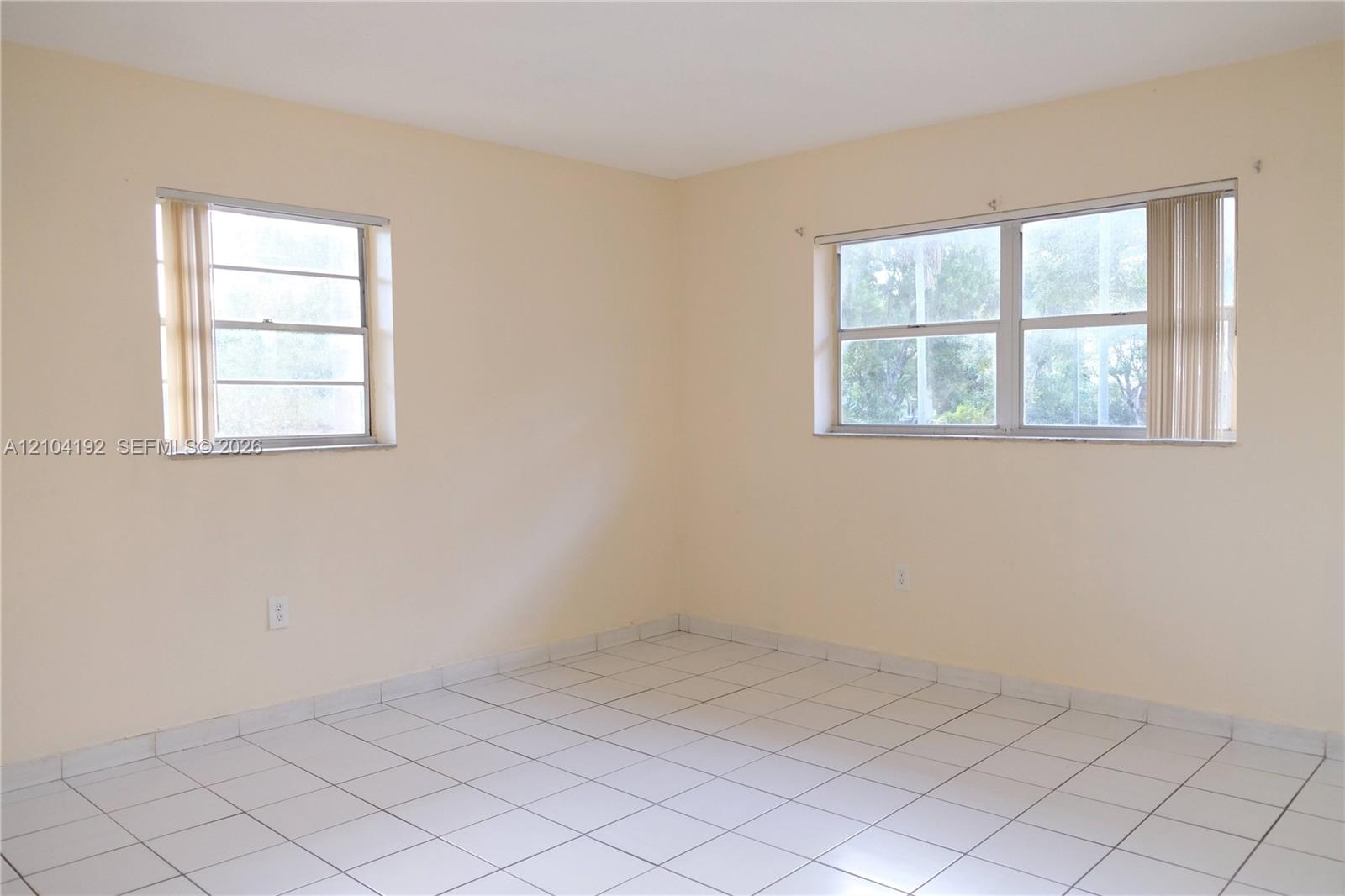 9962 N Kendall Drive 722 Property Photo 11