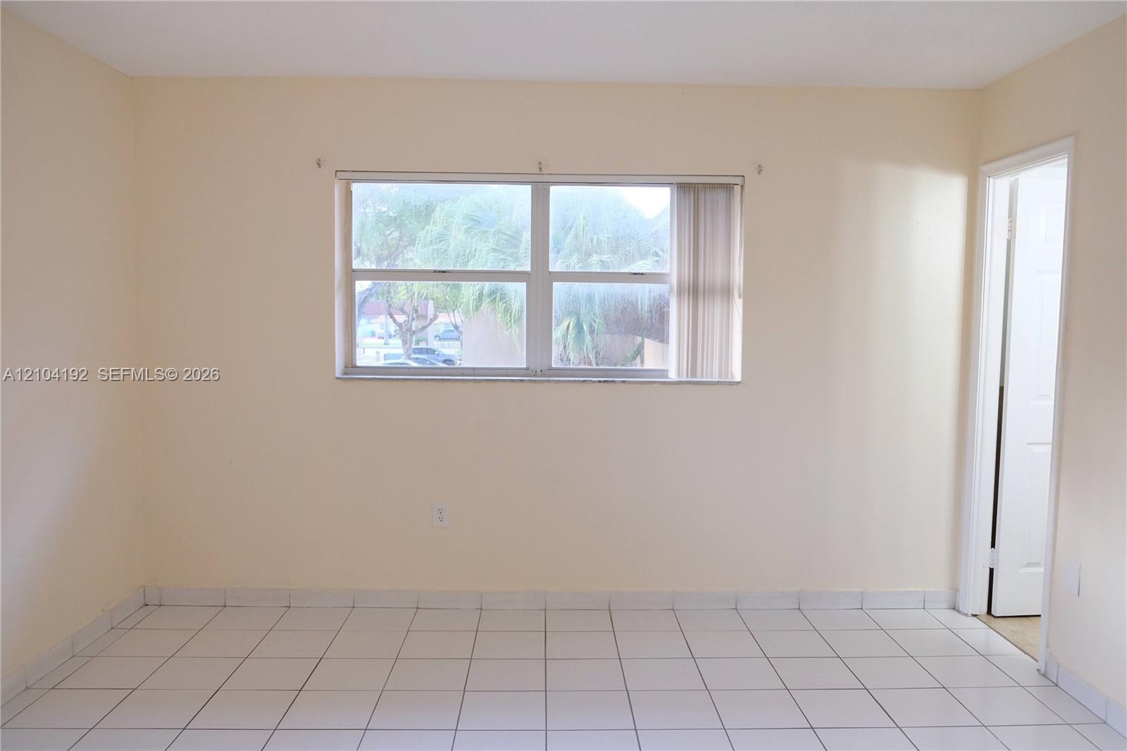 9962 N Kendall Drive 722 Property Photo 13