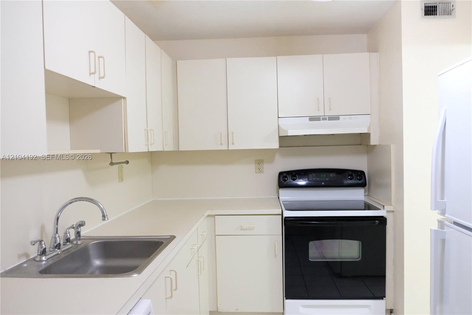 9962 N Kendall Drive 722 Property Photo 18