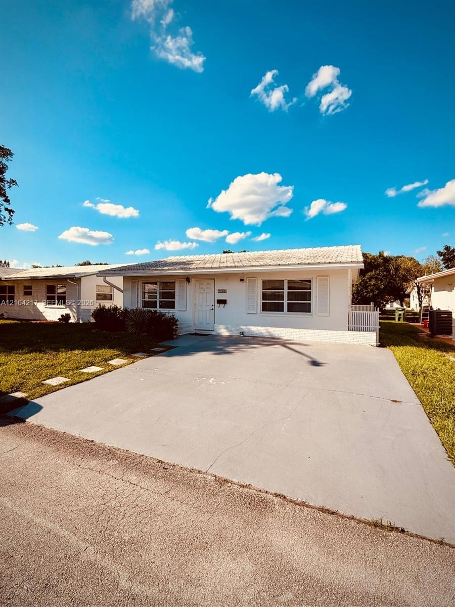 7105 NW 74th Place Property Photo 1