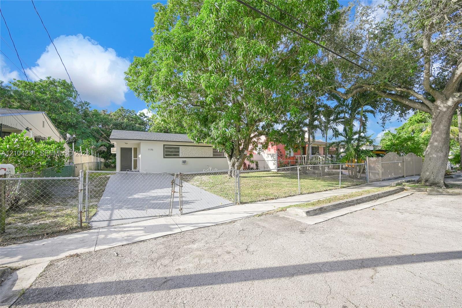 1170 Nw 120th Street Property Photo 2