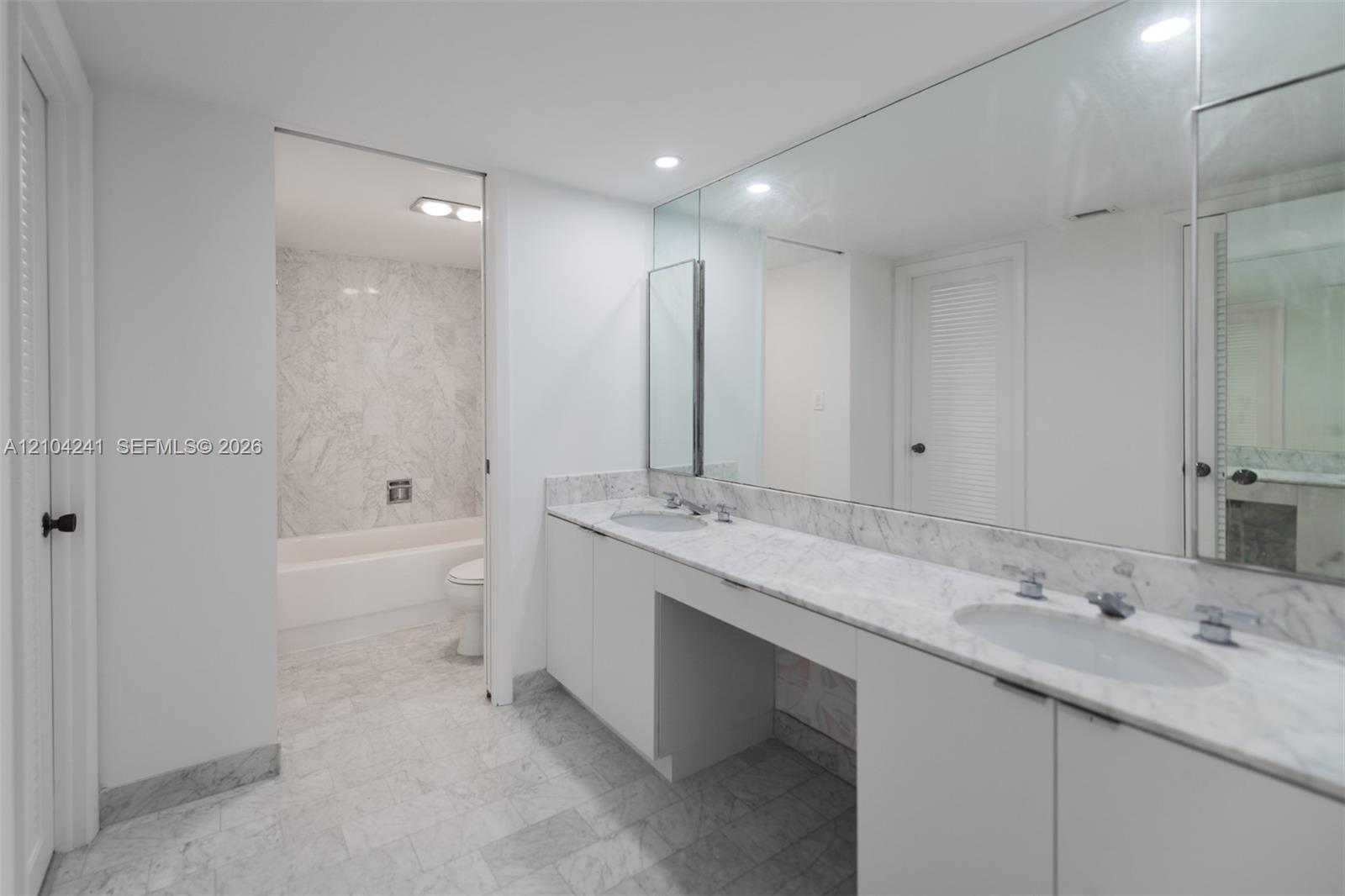 1121 Crandon Boulevard D1206 Property Photo 15