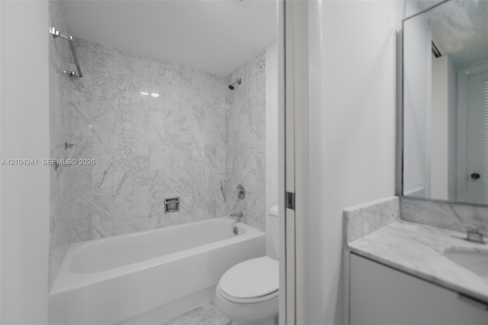 1121 Crandon Boulevard D1206 Property Photo 16