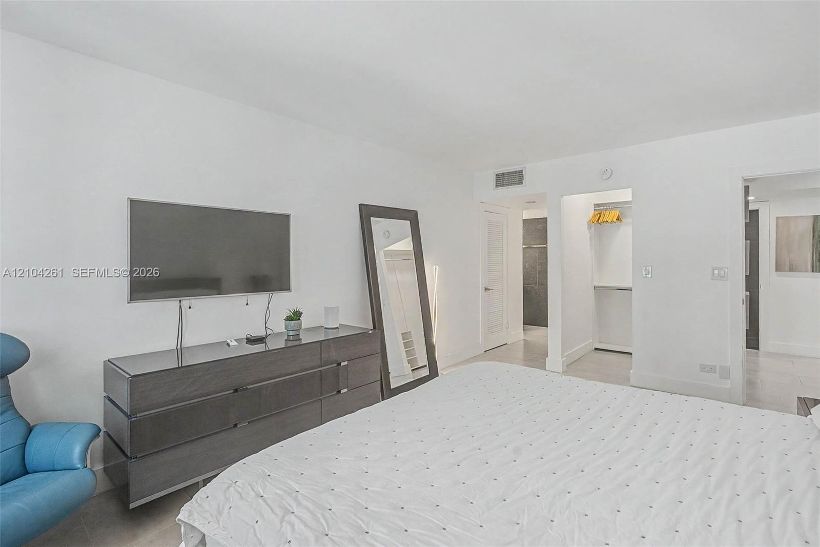 2301 Collins Avenue 516 Property Photo 13