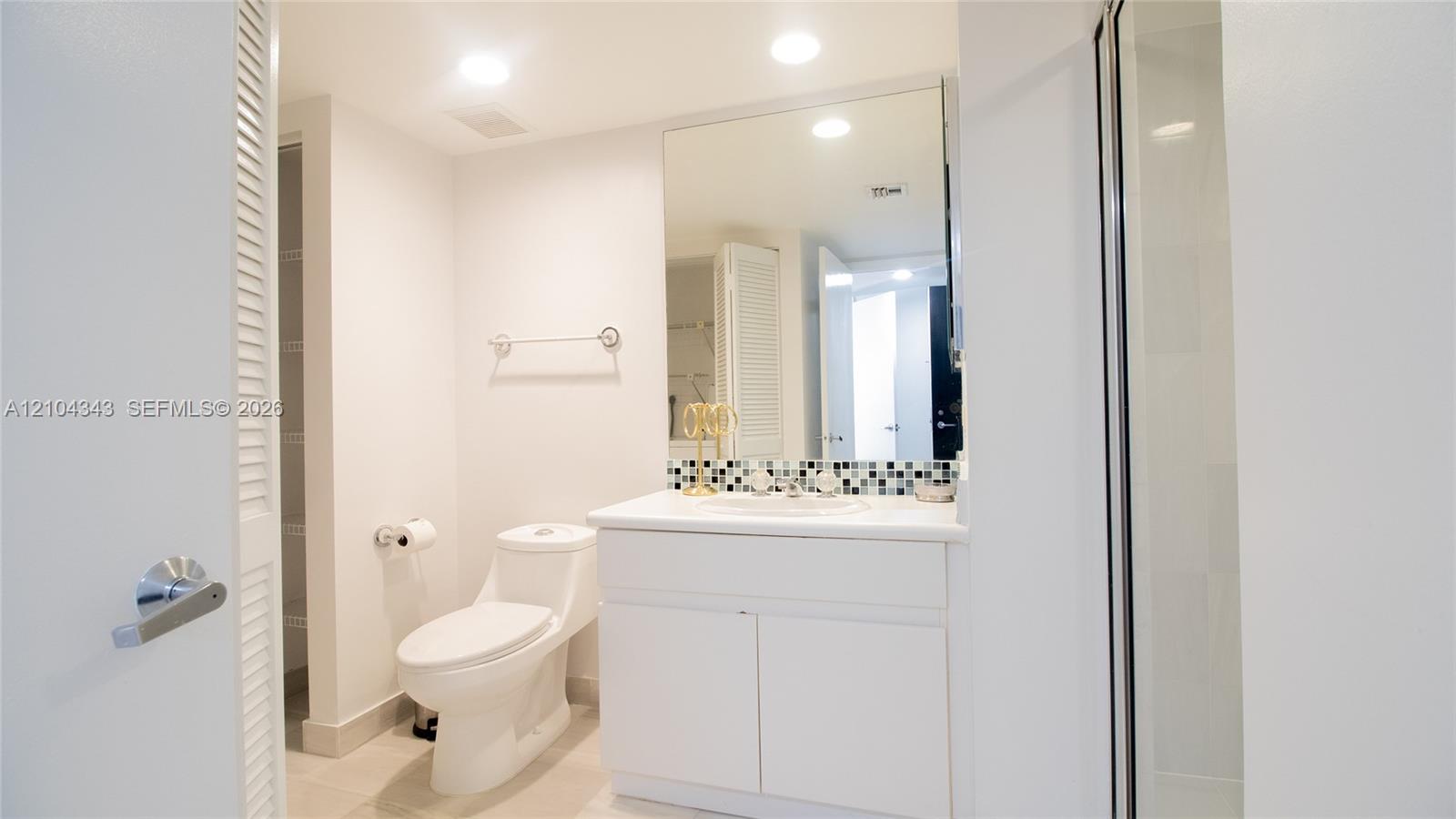 16425 Collins Avenue 1215 Property Photo 1